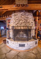 Lunch, dinner, brunch served; local cuisine 