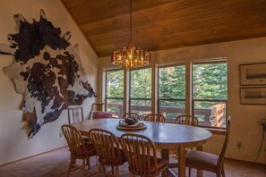 House, Multiple Beds (Atkin) | In-room dining