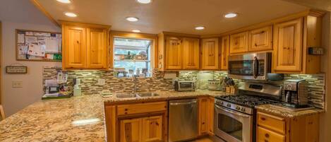 Family House, 4 Bedrooms, Mountainside | Private kitchen | Fridge, microwave, oven, stovetop