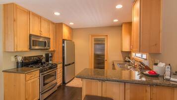 House, Multiple Beds (Ramsey) | Private kitchen | Fridge, microwave, coffee/tea maker