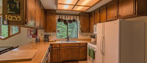 冷蔵庫、電子レンジ、コーヒー / ティーメーカー