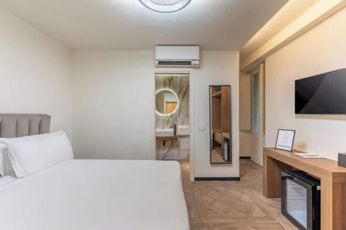1 Schlafzimmer, Allergikerbettwaren, Schreibtisch