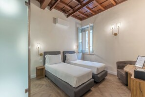 Superior Room | Hypo-allergenic bedding, desk, soundproofing, cribs/infant beds - 59 Steps Trevi (Rome)