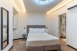 Hypo-allergenic bedding, desk, soundproofing, cots/infant beds - 59 Steps Trevi (Rome)