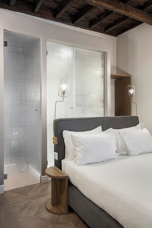 Deluxe Room | ملاءات للفراش لا تسبب الحساسية ومكتب وتجهيزات عازلة للصوت