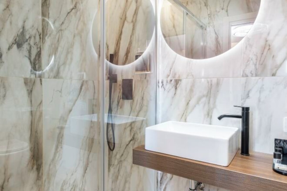 Bathroom | Free toiletries, hair dryer, towels, soap