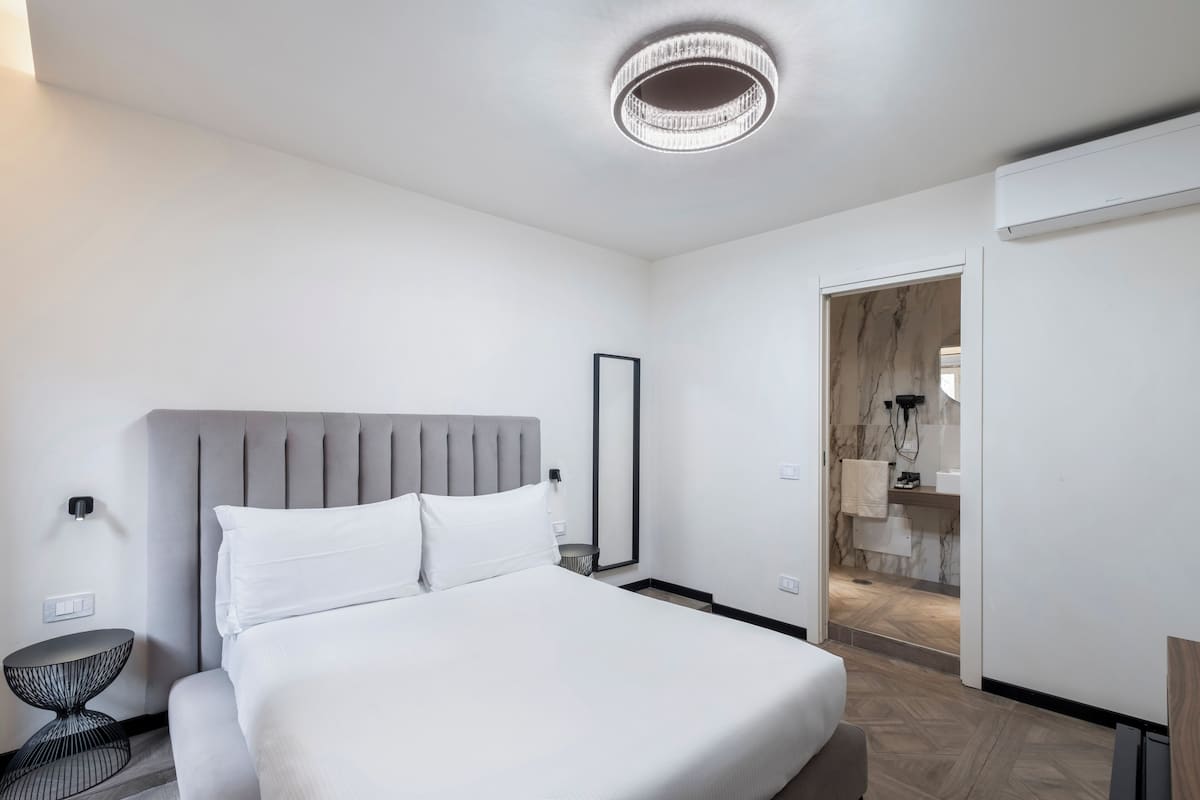 Classic Room | Allergikerbettwaren, Schreibtisch, schallisolierte Zimmer, Babybetten