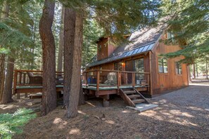 Front of property - Saunders 3 Bedroom Holiday Home By Tahoe Truckee (Truckee)