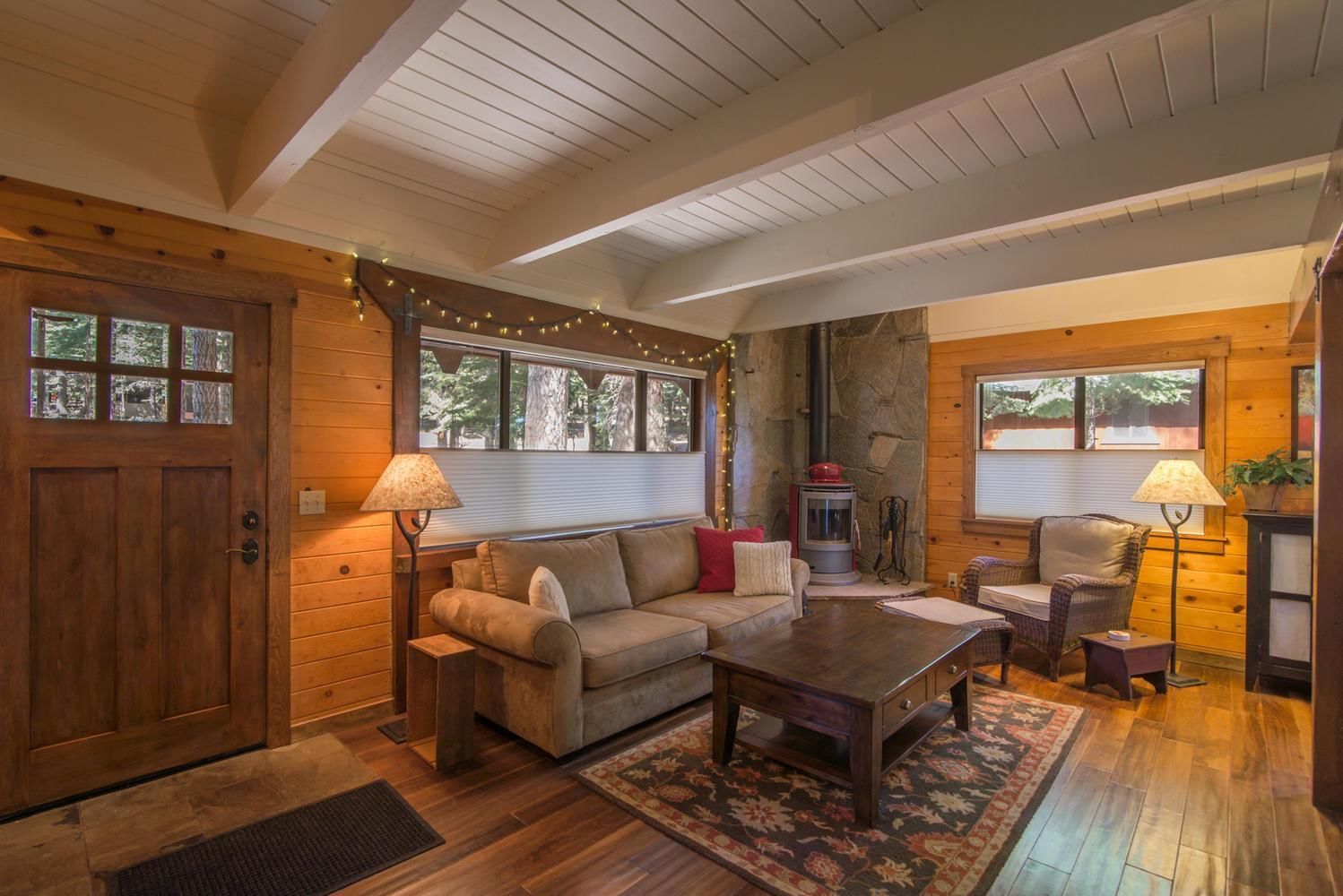 Nhà dành cho gia đình, 3 phòng ngủ, cạnh núi | Khu phòng khách | Đầu đĩa DVD 