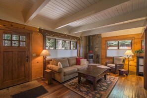 Family House, 3 Bedrooms, Mountainside | Living area | DVD player - Saunders 3 Bedroom Holiday Home By Tahoe Truckee (Truckee)