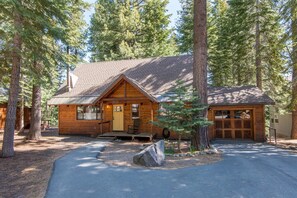 Exterior - Saunders 3 Bedroom Holiday Home By Tahoe Truckee (Truckee)