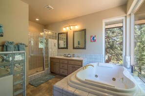 Comfort-Haus, 4 Schlafzimmer, Bergseite | Badezimmer | Duschwanne, Handtücher