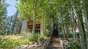 A wooden staircase leading to a modern building surrounded by trees and rocks. - Palisades 4 Bedroom Holiday Home By Tahoe Truckee (Truckee)