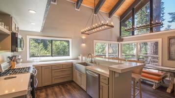 House, Multiple Beds (South Shore) | Private kitchen | Fridge, microwave, oven, stovetop