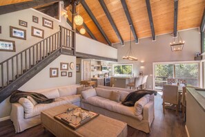 Living area - South Shore 5 Bedroom Holiday Home By Tahoe Truckee (Truckee)