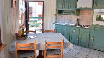 Basic Apartment, Vineyard View (S'Harzala Vert) | Private kitchen