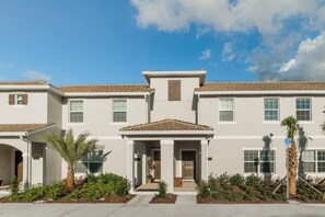 Front of property - Storey Lake Resort Homes by Casa Floridian (Kissimmee)