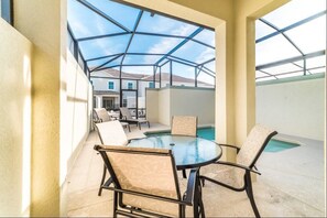 Stadtwohnung, 5 Schlafzimmer, eigener Pool (4 Bathrooms - LDR) | Speisen im Freien