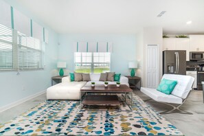 Maison, 5 chambres, piscine privée (4 Bathrooms - SLR) | Salle de séjour | Téléviseur, lecteur de DVD