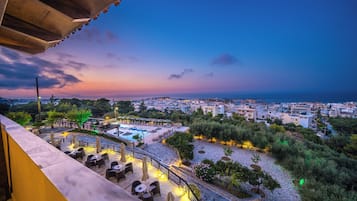 Triple Room with Panoramic Sea View | Vista desde la habitación