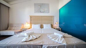 Rom – superior, sjøutsikt | Allergitestet sengetøy, minibar, safe på rommet og individuelt dekorert