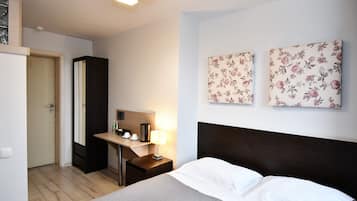 Habitación individual, baño privado (I) | 1 habitación, minibar, escritorio y tabla de planchar con plancha