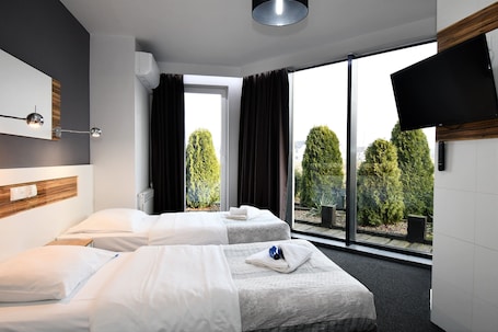 Minibar, escritorio, tabla de planchar con plancha y wifi gratis