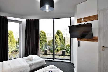 Classic Double or Twin Room, Private Bathroom | Minibar, desk, iron/ironing board, free WiFi. Sleepinn