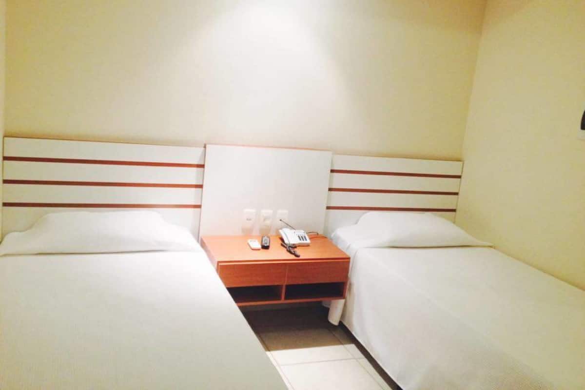 Twin kamer (Suite) | Een minibar, een bureau, gratis wifi, rolstoeltoegankelijk