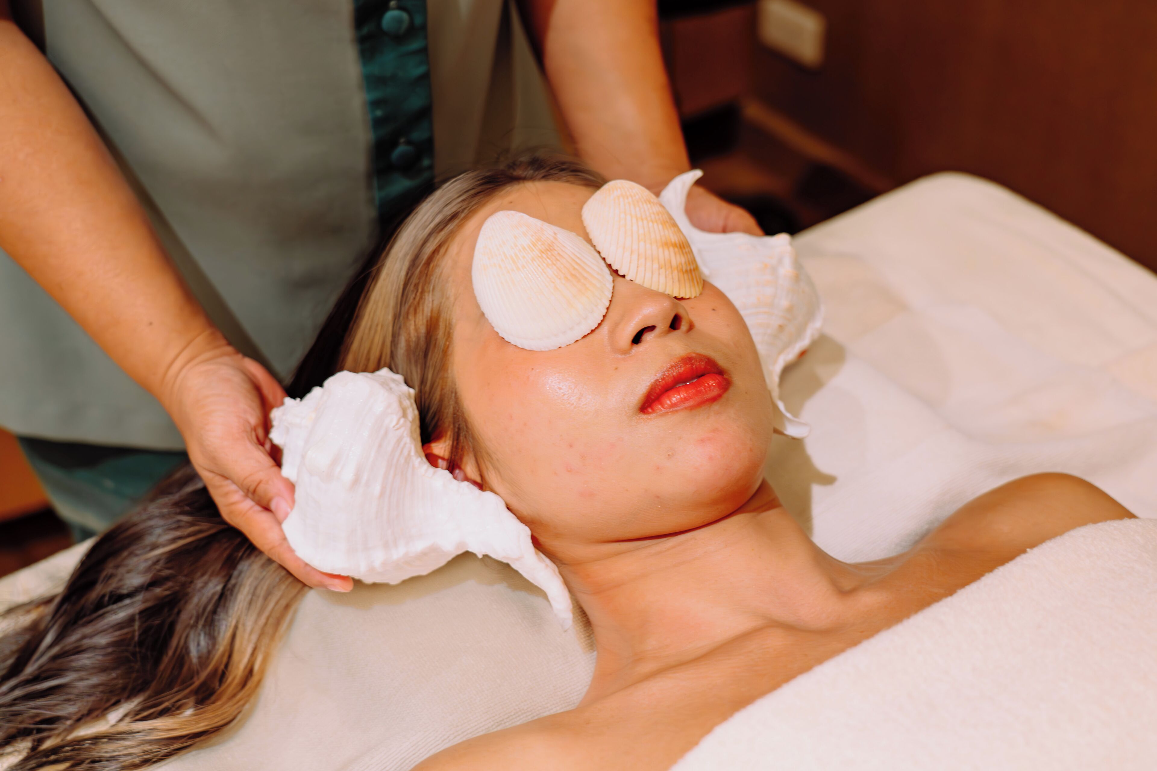 couples treatment room(s), sauna, hot tub, steam room, body treatments