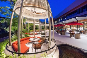 3 restaurantes; se sirven desayunos y cocina local e internacional 