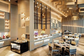 3 restaurants, breakfast, lunch served; local and international cuisine