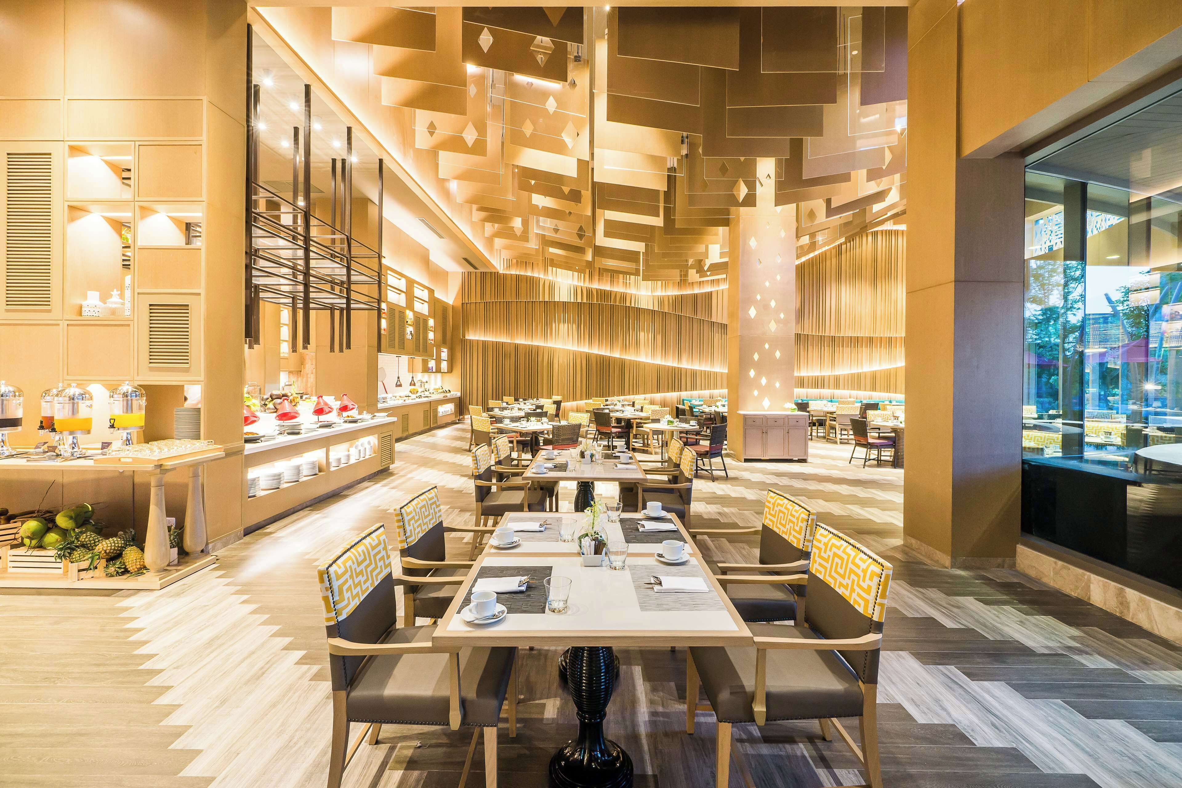 3 restaurants, breakfast, lunch served; local and international cuisine