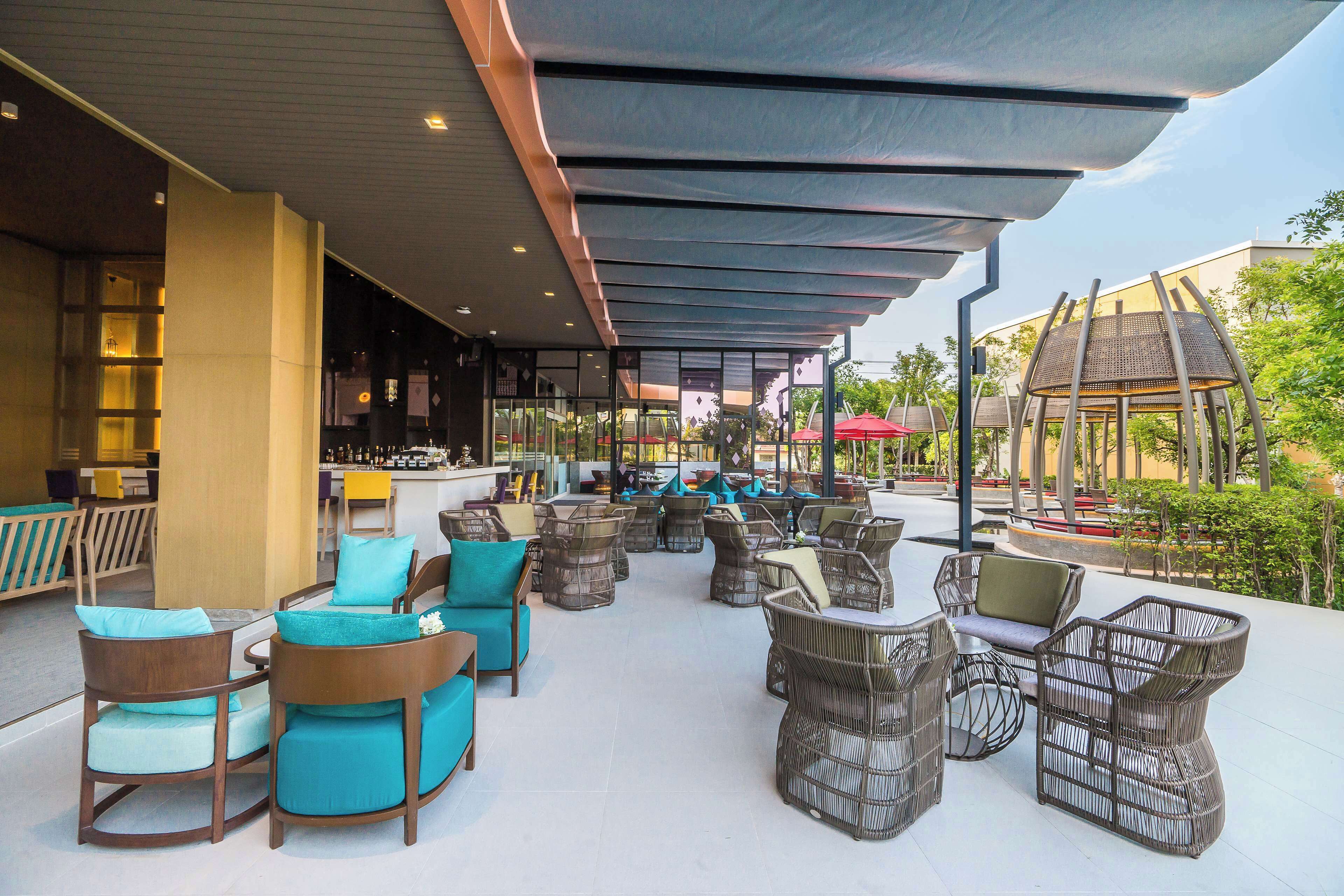 2 bars/lounges, poolside bar, beach bar