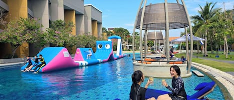 3 outdoor pools, pool umbrellas, sun loungers