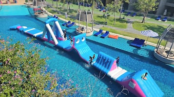 3 outdoor pools, pool umbrellas, pool loungers