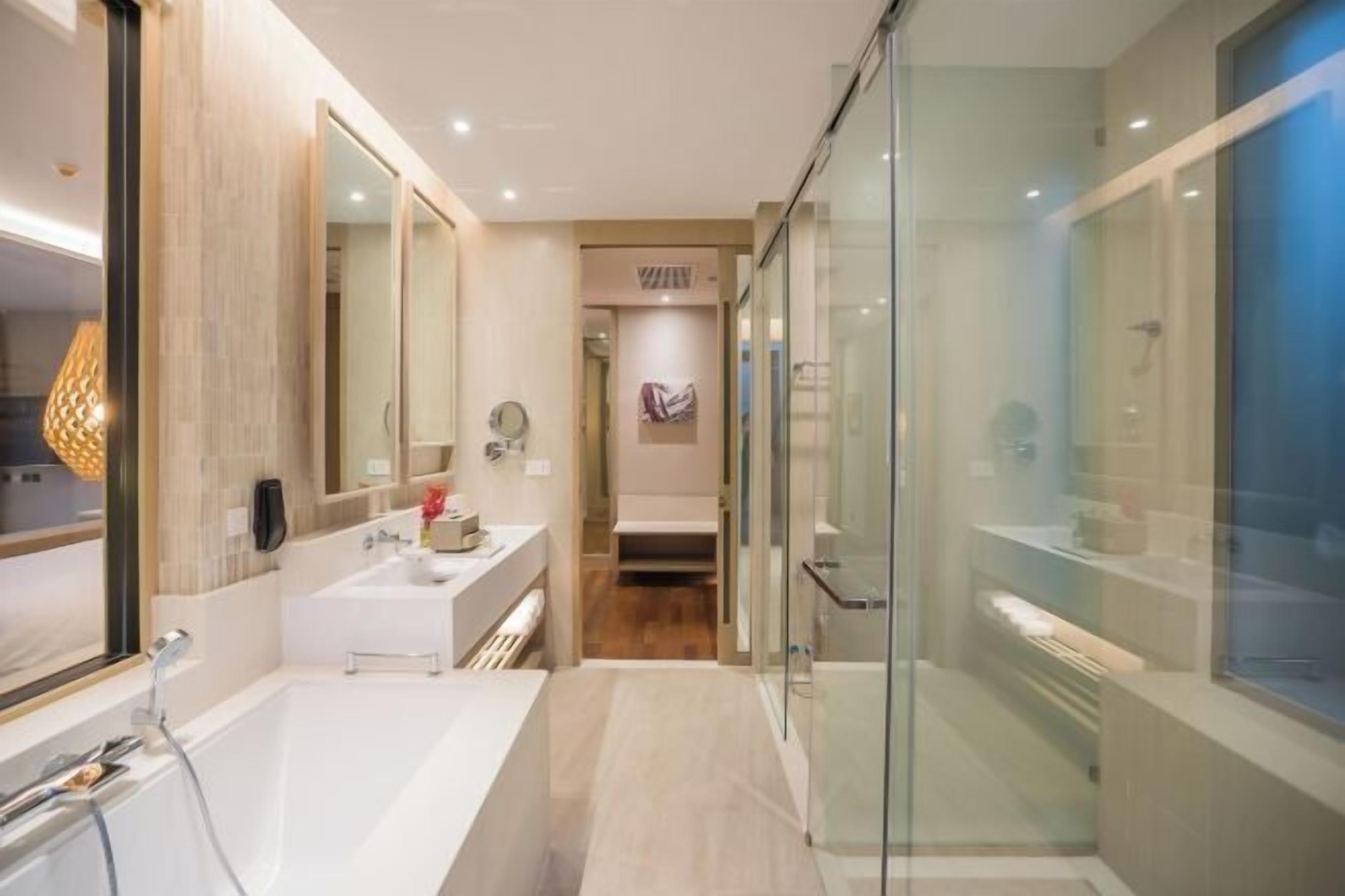 Bañera con ducha, cabezal de ducha tipo lluvia