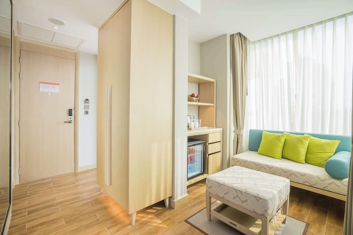 avani deluxe jacuzzi room | premium bedding, select comfort beds, in-room safe