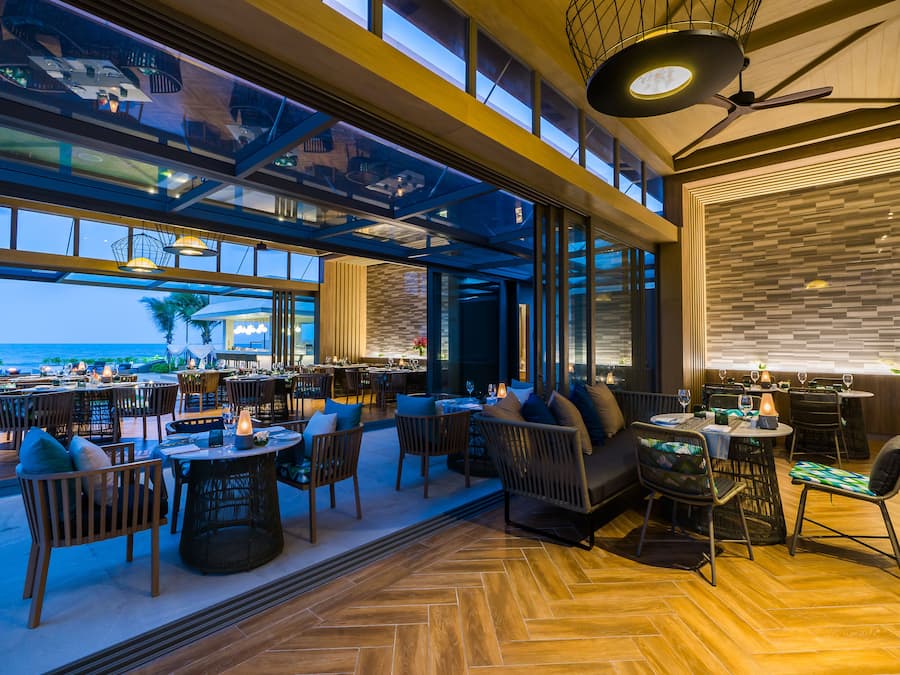 3 restaurants, breakfast, lunch served; local and international cuisine