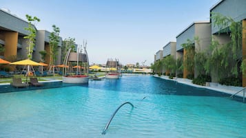 3 outdoor pools, pool umbrellas, pool loungers