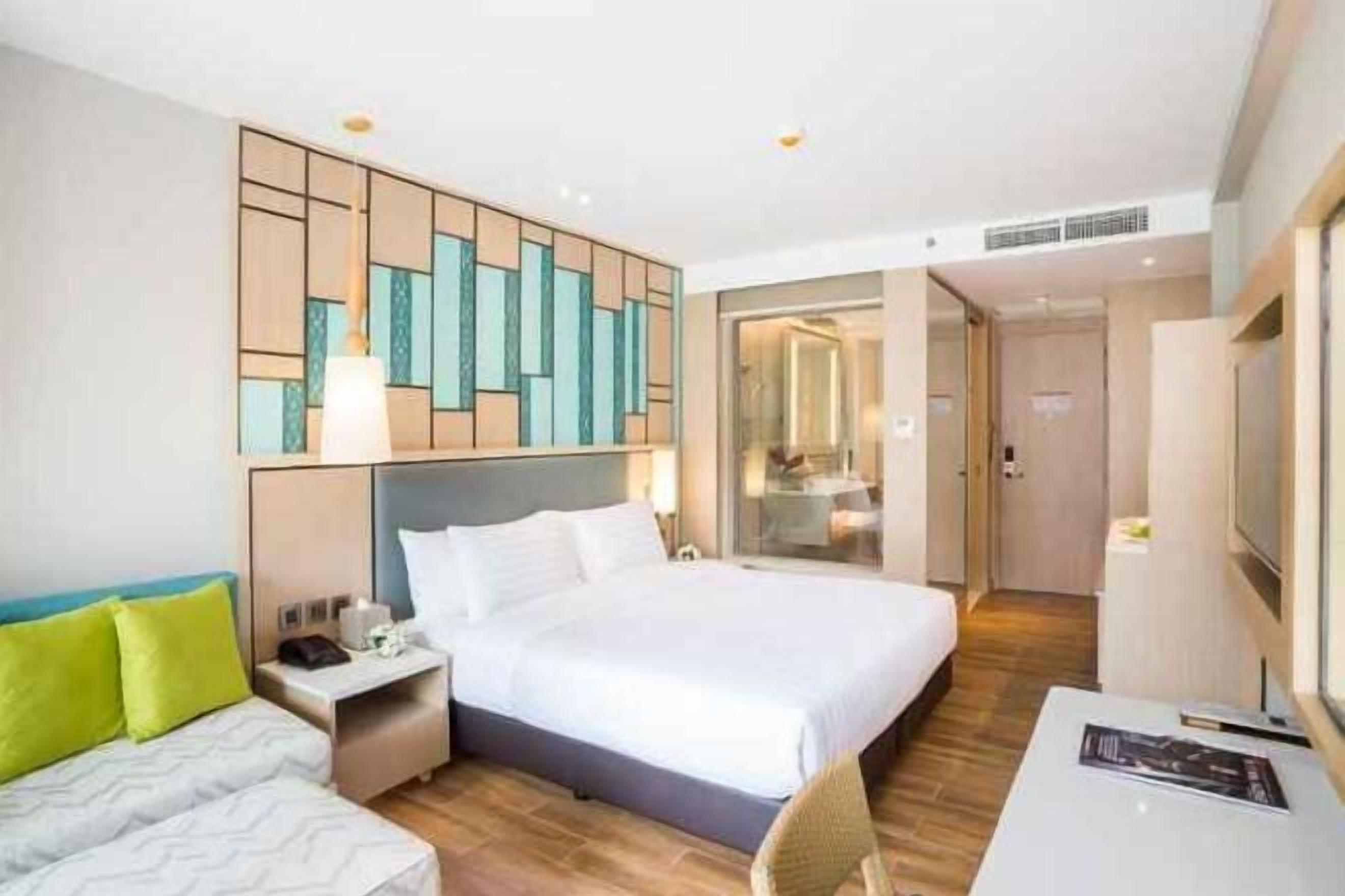 เครื่องนอนระดับพรีเมียม, เตียง Select Comfort, ตู้นิรภัยในห้องพัก