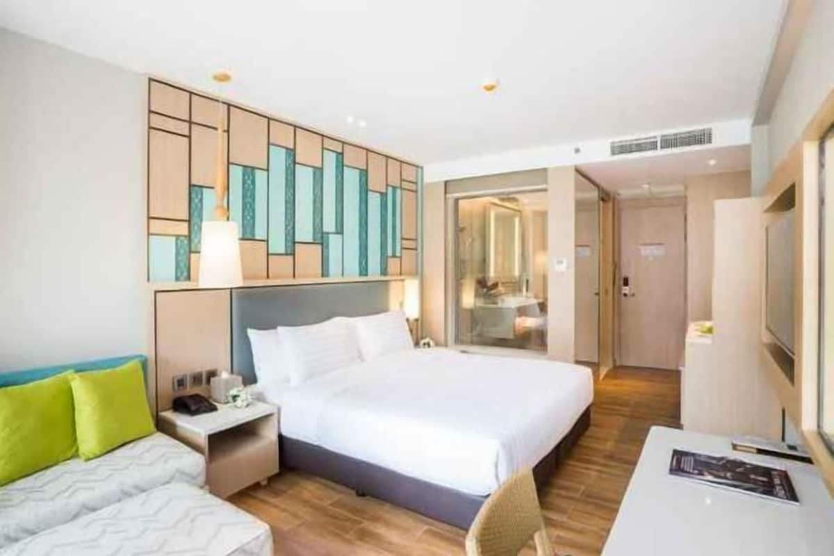 Premium bedding, Select Comfort beds, in-room safe