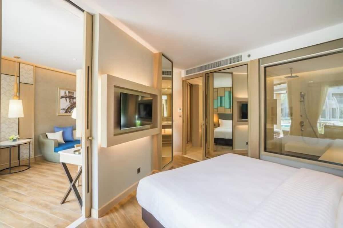 Premium bedding, Select Comfort beds, in-room safe