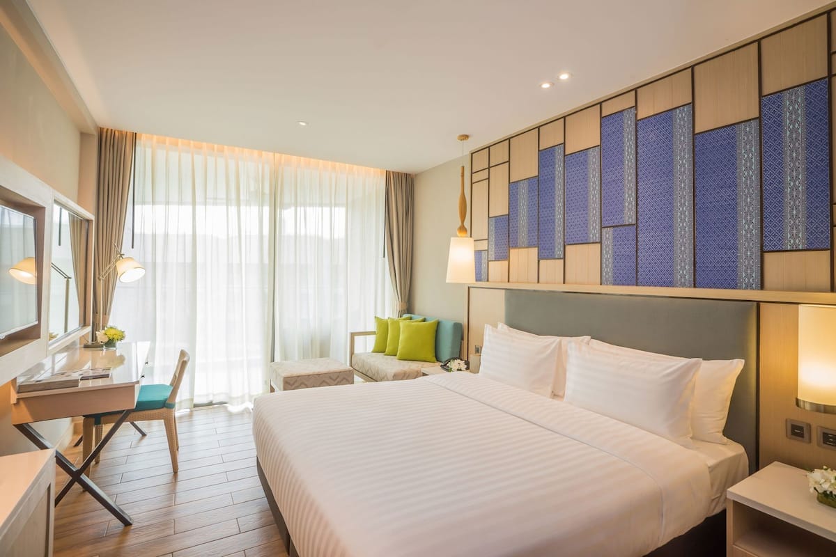 Premium bedding, Select Comfort beds, in-room safe