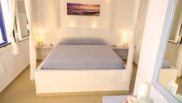 Junior Suite | Iron/ironing board, free cribs/infant beds, free WiFi, bed sheets