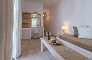 Estudi Deluxe | Sala d'estar | Televisor de pantalla plana 