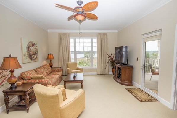Condo, 2 Bedrooms | Living area