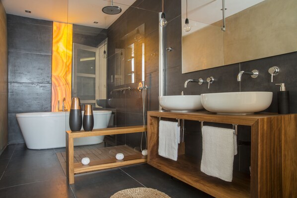 0B | Salle de bain | Serviettes fournies