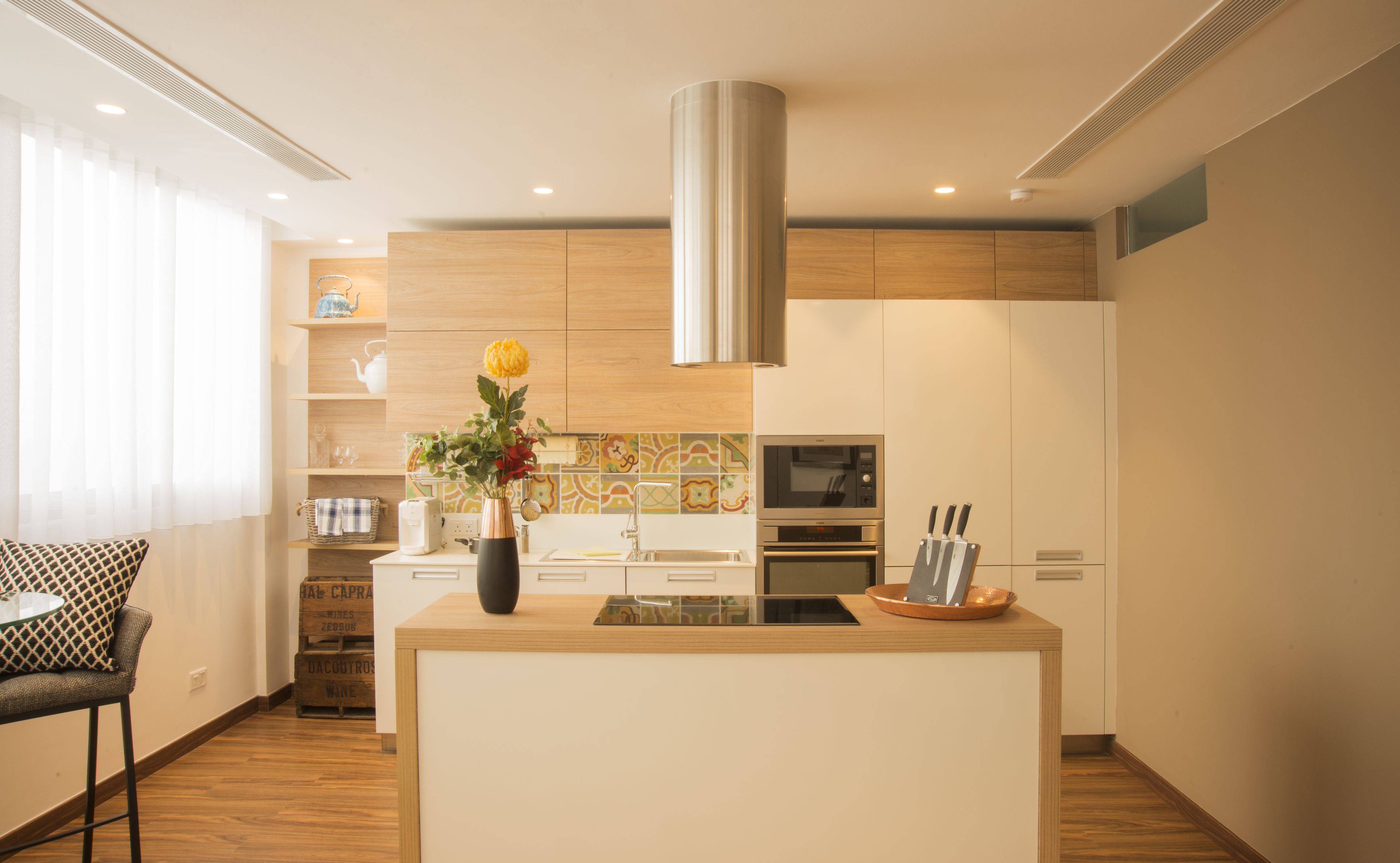 0B | Private kitchen | Stovetop, electric kettle, cookware/dishes/utensils