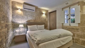 Standard Studio, Kitchenette | Cots/infant beds, free WiFi, bed sheets